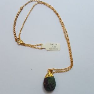 Stone pendant necklace